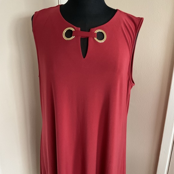31. Anne Klein Red Sleeveless Dress with Gold Accents Size XL - Picture 2 of 4